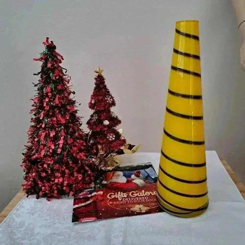 VASE  APUBLIE VINTAGE TALL COLLECTIBLE